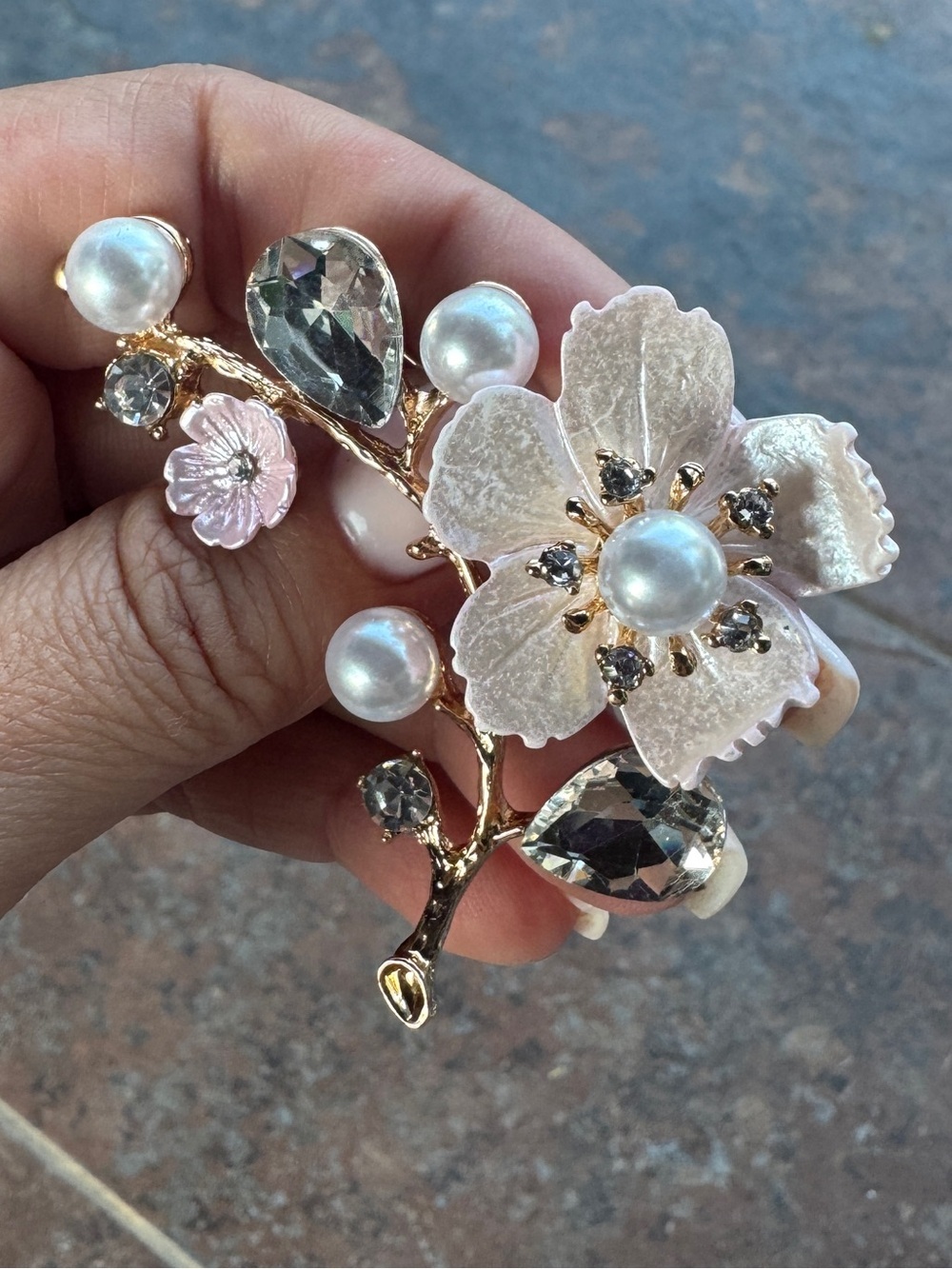 Flower Stone Pearl Brooch - Picture 3 of 5